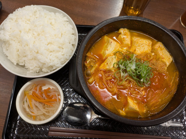 「ホルモンラーメンスン豆腐定食➕ちょい辛➕ご飯大盛り」@韓丼 東大宮店の写真