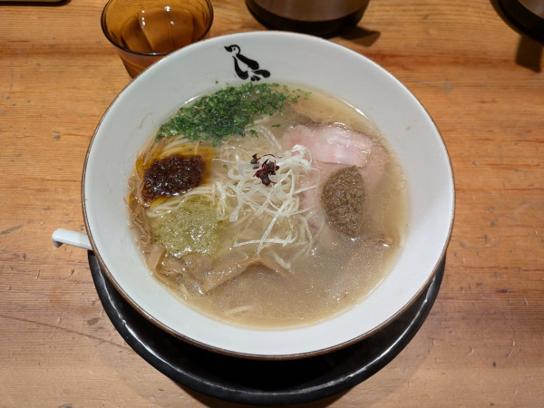 「真鯛と蛤の塩そば1,350円」@SOBAHOUSE 金色不如帰 新宿御苑本店の写真