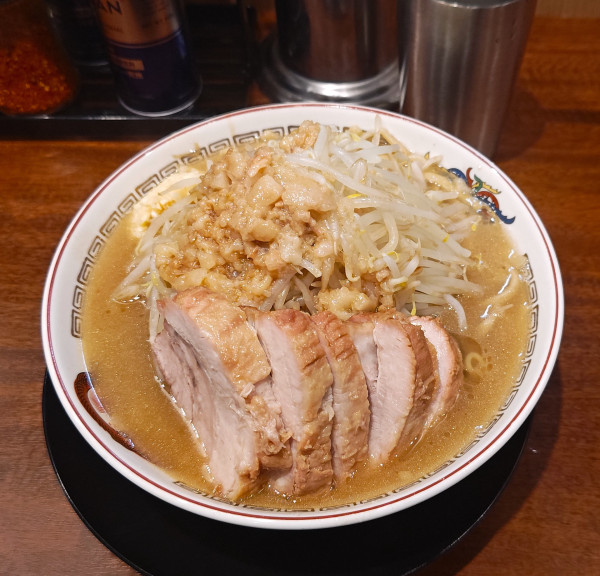 「小ぶたラーメン」@ラーメン豚山 本八幡店の写真