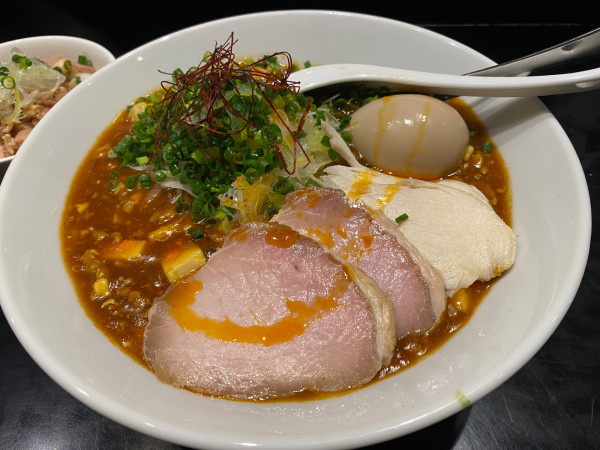 「牡蠣麻婆麺＋チャーシュー＋味玉」@Tonariの写真