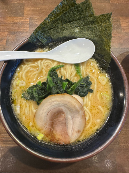 「醤油ラーメン」@横濱家系ラーメン たくみ家 つくば店の写真