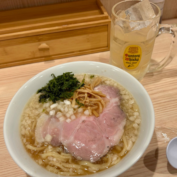 「背脂中華そば（背脂多め）＋角ハイボール」@中華そば かけ橋の写真