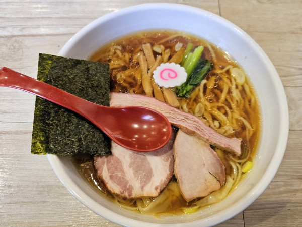 「ワンタン麺（醤油）」@とら食堂 松戸分店の写真