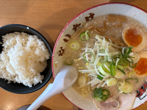 「こってりらーめん　ご飯」@こってりらーめん なりたけ 幕張店の写真