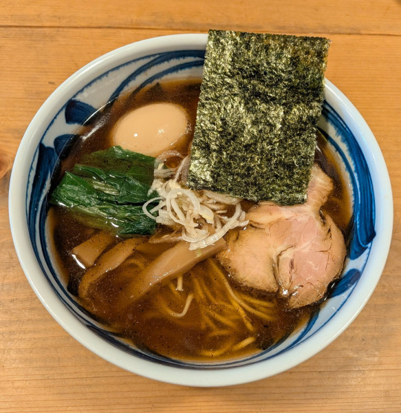 「醤油らーめん+味玉（950円）」@らーめん たきたろうの写真