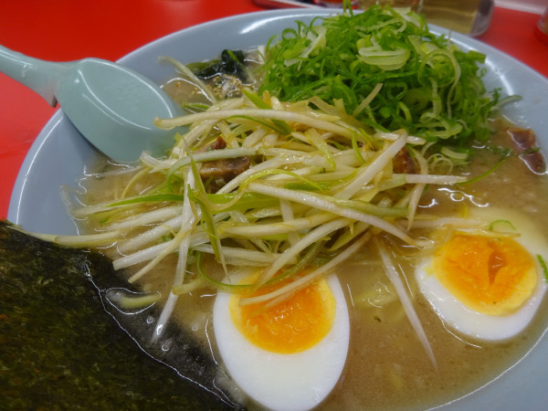 「ラーメン＋京都産九条ネギ＋ブランドゆで玉子　980円」@ラーメンショップ◯化 つくば店の写真