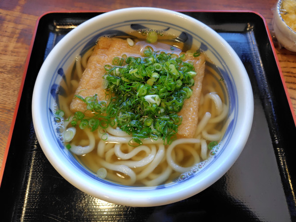 「きつね780円、天かすサービス」@久松うどん はなしょうの写真