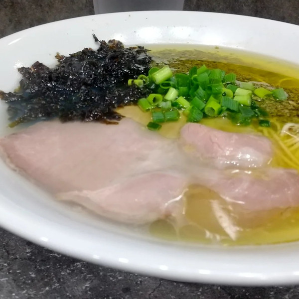 「#牡蠣塩ラーメン #900円 #ミニチャーシュー丼 #250円」@むかん 戸越銀座の写真