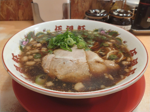 「背脂醤油ラーメン（黒醤油）」@伍福軒 新宿西口店の写真