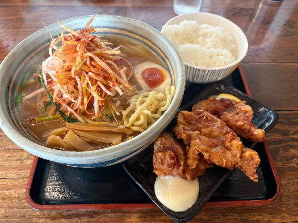 「ネギみそらーめん1200円、唐揚げセット390円」@らーめん げんき屋 ひたちなか店の写真