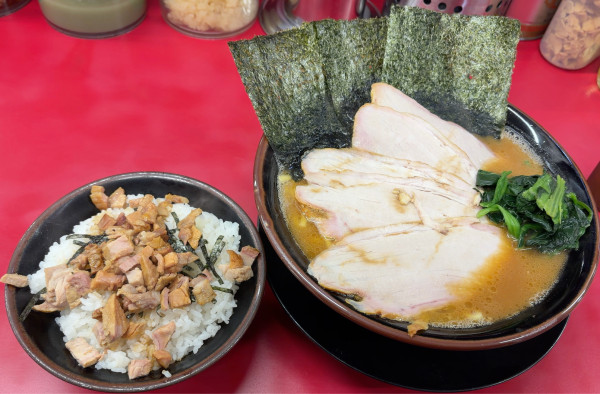 「チャーシューメン大盛 チャーシューまぶし」@家系ラーメン 王道家の写真