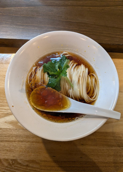 「(梅)かけそば 醤油+具材の盛り合わせ」@自家製麺 くろ松の写真