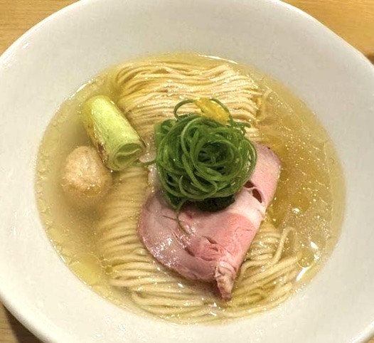 「鶏塩らぁめん」@鶏そばAkariの写真