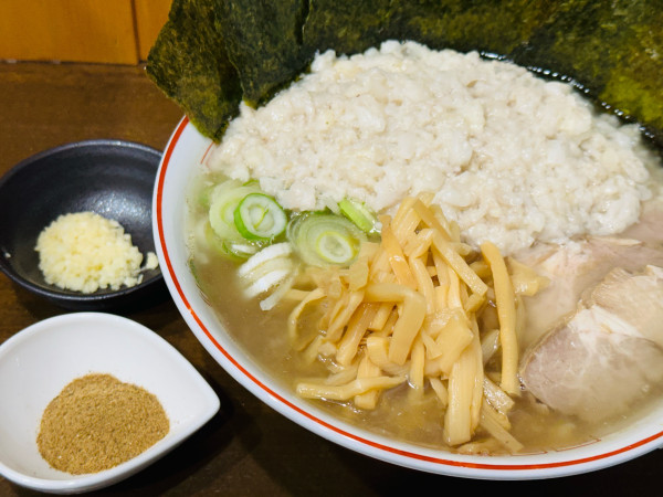 「しょうゆ中華 (中) 1,000円、身 キング 200円 他」@手打ち中華そば 酒田 鹿島田店の写真