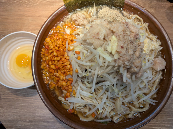 「ミニラーメン大1100円(800g)+生卵70円」@麺屋 浜一の写真