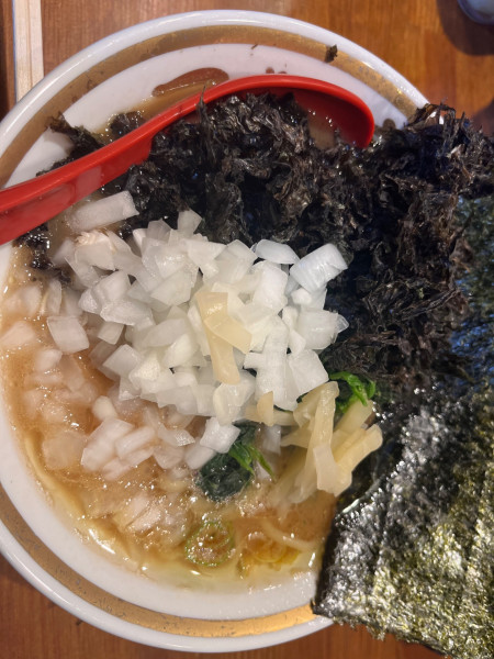 「醤油豚骨900円＋岩海苔150円＋刻み玉ねぎ100円」@らーめん三郷家の写真