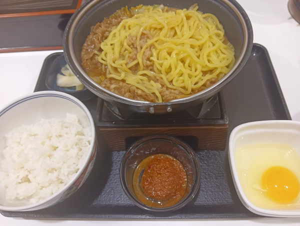 「【期間限定】牛肉玉ラーメン鍋膳・クーポン（¥987→937）」@吉野家 荻窪北口店の写真