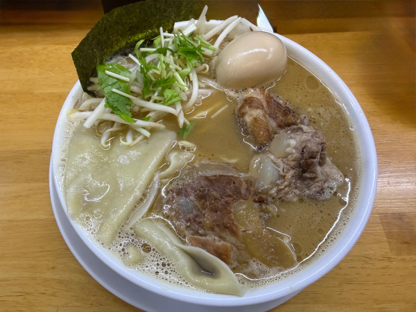 「軟骨玉子えびそば1300円+ワンタン150円」@麺屋 白神の写真