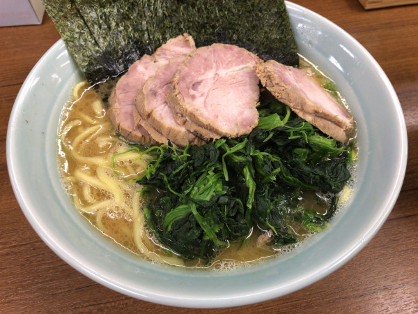 「ほうれん草チャーシュー麺」@横浜ラーメン 武蔵家 北千住店の写真