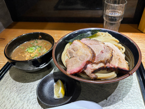 「【季節限定】ガーリックシュリンプチャーシューつけ蕎麦」@中華蕎麦 ひら井の写真