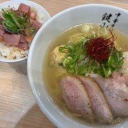 特製真鯛と貝の中華そば＋ミニ日替わり丼（1950円）