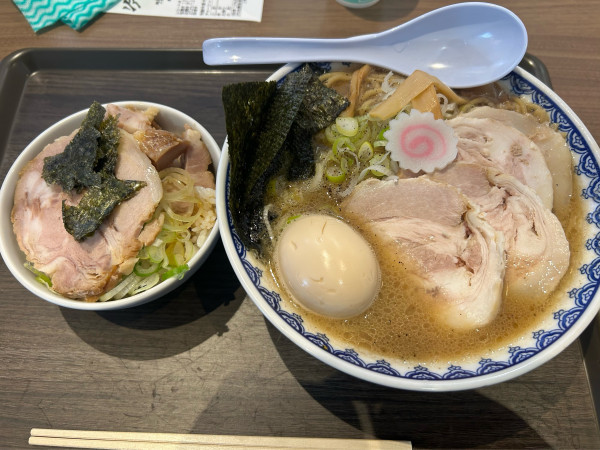 「特製中華そば+チャーシュー丼〔1140+300円〕」@次念序 イオンモール浦和美園店の写真