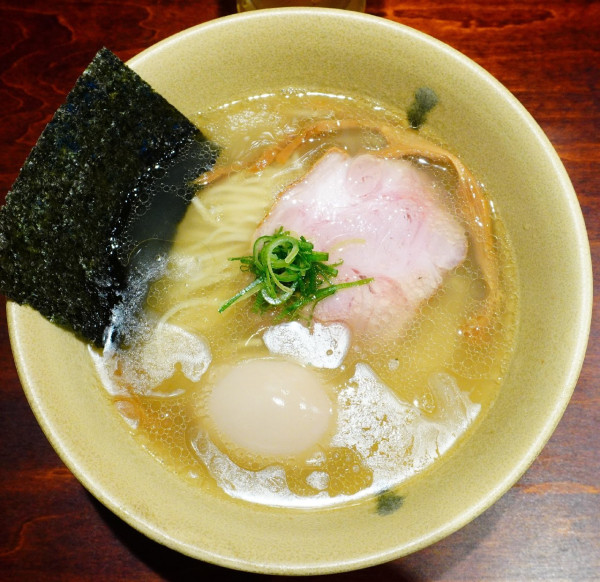 「塩そば（味玉入り）＋生ビール（おつまみ付き）」@Ramen にじゅうぶんのいちの写真