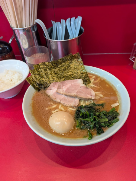 「上ラーメン中盛り 小ライス」@横浜ラーメン 武蔵家 三鷹店の写真