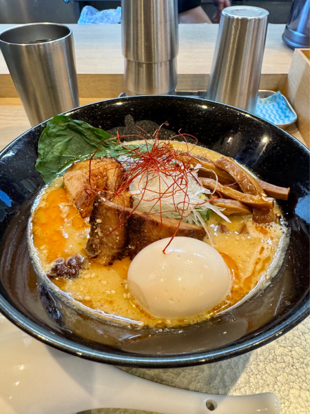 「木曜日限定白胡麻味噌らーめん」@鶏中華蕎麦 大晴の写真