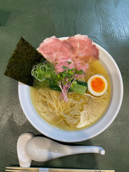 「地鶏と蛤の貝塩　塩そば(1200円)太麺」@中華そば とり木瓜の写真