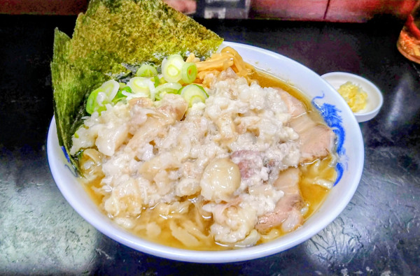 「しょうゆ中華そば(中)+海苔･身入りＷ･ニンニク」@手打ち中華そば 酒田 河原町店の写真