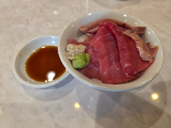 「ねぎそば(白ネギ)あっさり&ハーフ鮪丼」@中華そば まるや食堂の写真