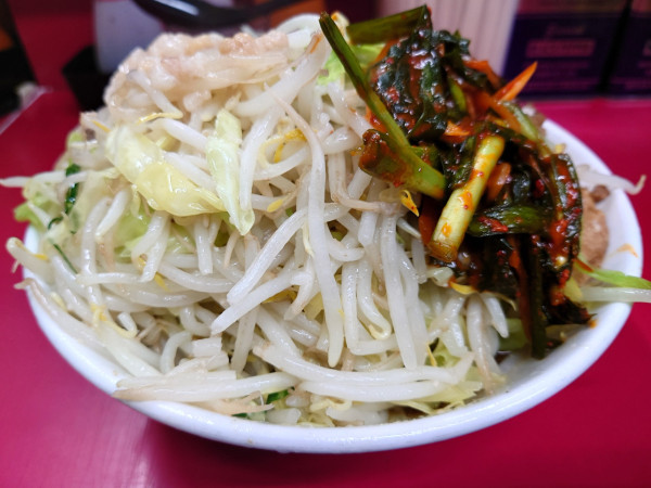 「大豚ねぎ汁なし  ピリ辛ニラダレ  野菜 ニンニク アブラ」@ラーメン二郎 中山駅前店の写真