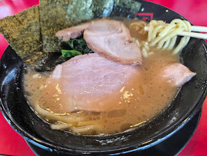 「ラーメン(930)＋肩ロース(100)」@家系ラーメン王道 王道之印の写真