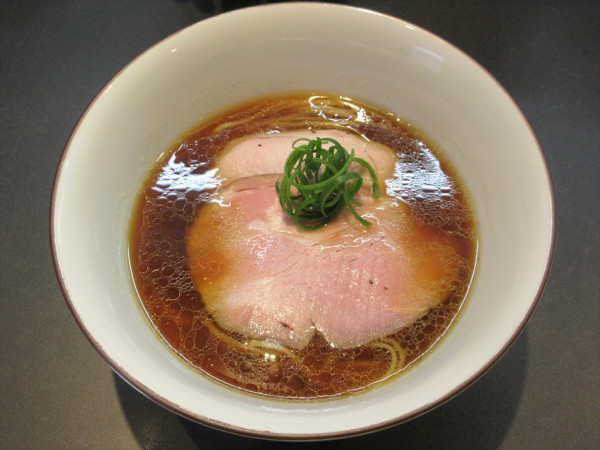 「醤油らぁ麺（930円）」@らぁ麺 せんいちの写真