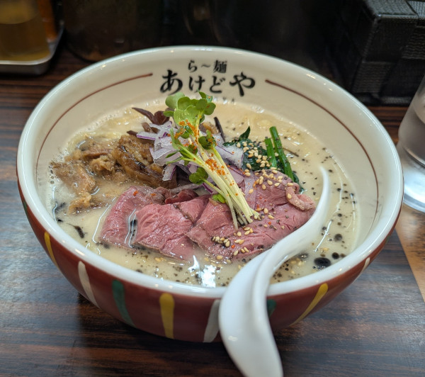 「牛白湯ら〜麺」@らー麺 あけどやの写真