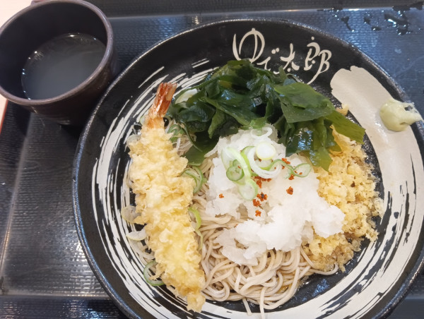 「朝そば鬼おろし・わかめ変更+海老天（￥450+クーポン）」@ゆで太郎 中野坂上店の写真