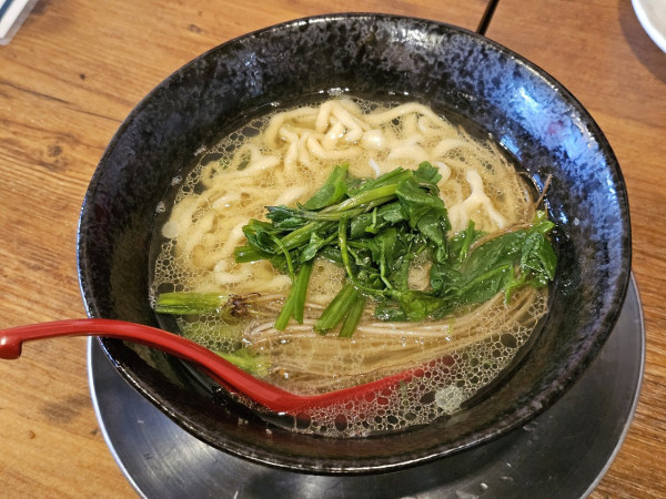 「鱧と鯛の芹塩そば」@立ち呑み居酒屋 金町製麺の写真