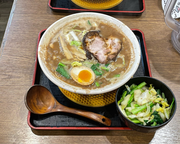 「豚骨味噌ラーメン(1190円)/ 中濃スープ(160円)/たっぷ」@ラーメン猪太の写真