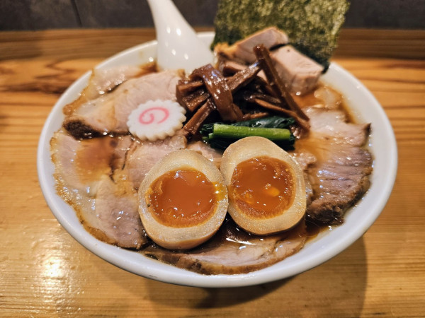 「醤油チャーシュー麺味玉トッピング」@オランダ軒の写真