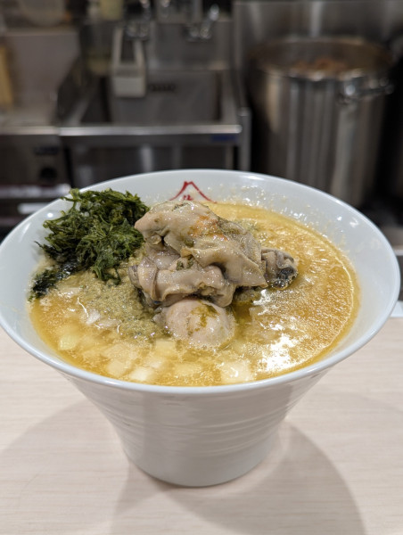 「超濃厚牡蠣白湯ラーメンデラックス」@御山拉麺の写真