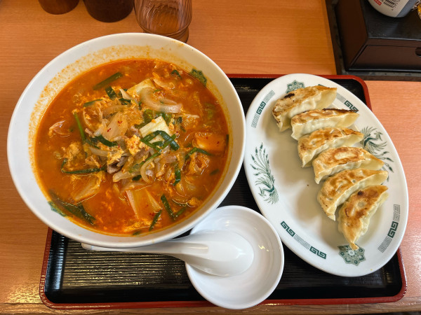 「チゲ味噌ラーメン餃子セット1070円」@日高屋 亀有北口店の写真