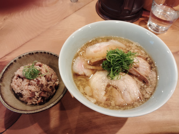 「背脂煮干しそば1300円　炊き込みご飯200円　他」@中華そば しば田の写真
