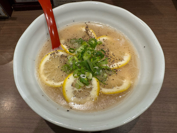 「レモンとんこつらーめん　950円」@麺也 オールウェイズの写真