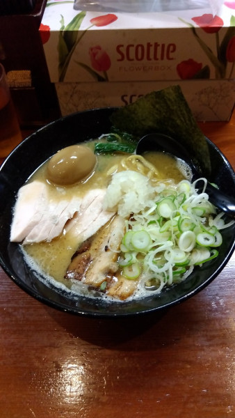 「特製鶏白湯らーむん+鶏チャーシュー」@三代目麺処 「まるは」極 船橋店の写真