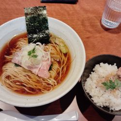 醤油らぁ麺 1200円 バターご飯 300円