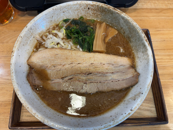 「濃厚魚介ラーメン(普通盛・背脂なし)」@自家製中華そば 麺の虜の写真