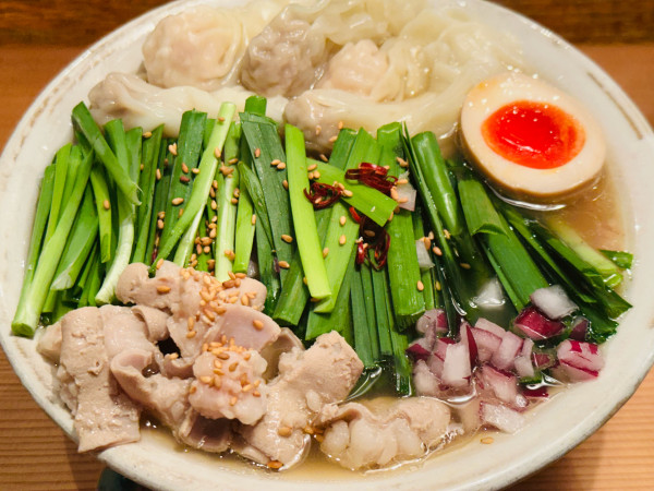 「黒毛和牛のもつにらあ 塩 他 2,600円」@Homemade Ramen 麦苗の写真