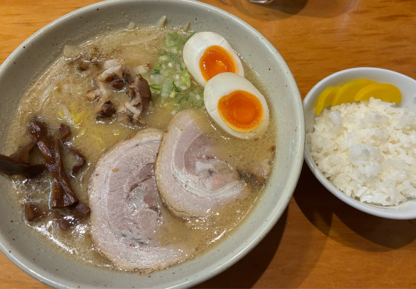 「特製味噌らーめんセット（+替え飯）　1350円」@つじ田 味噌の章の写真