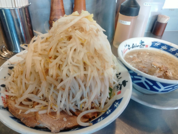 「つけ麺野菜マシ+コマ切れ豚」@ラーメン大 堀切店の写真